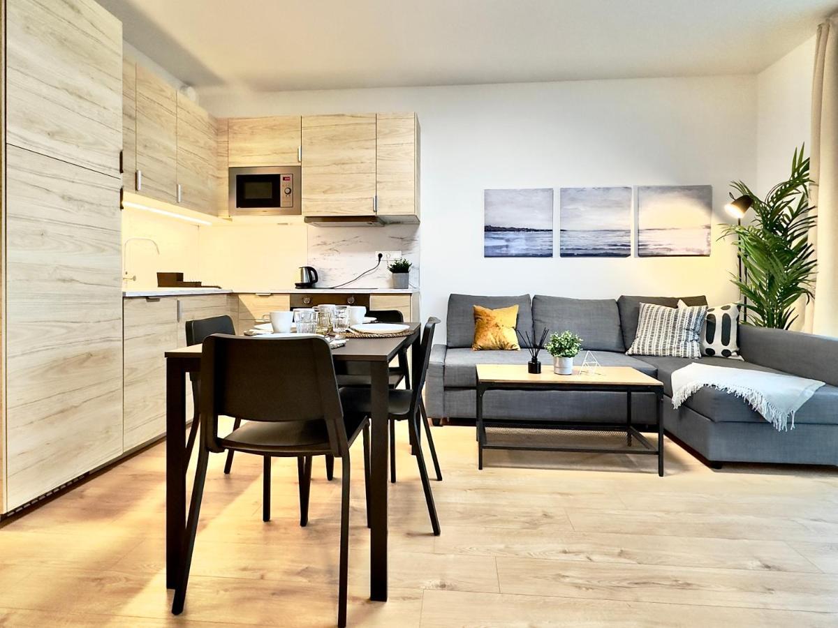 Yarn - Brand New - Free Parking - Balcony With City View - Central Shopping Mall Pressburg Exterior foto